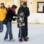 W pierwszy dzień Bożego Narodzenia lodowisko na kieleckim Rynku tętniło życiem / Kamil Król / Radio Kielce