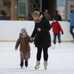 W pierwszy dzień Bożego Narodzenia lodowisko na kieleckim Rynku tętniło życiem / Kamil Król / Radio Kielce