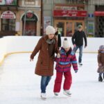 W pierwszy dzień Bożego Narodzenia lodowisko na kieleckim Rynku tętniło życiem / Kamil Król / Radio Kielce