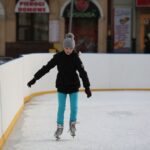 W pierwszy dzień Bożego Narodzenia lodowisko na kieleckim Rynku tętniło życiem / Kamil Król / Radio Kielce