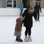 W pierwszy dzień Bożego Narodzenia lodowisko na kieleckim Rynku tętniło życiem / Kamil Król / Radio Kielce