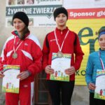 Dekoracja zwycięzców w poszczególnych kategoriach wiekowych / Kamil Król / Radio Kielce