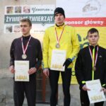 Dekoracja zwycięzców w poszczególnych kategoriach wiekowych / Kamil Król / Radio Kielce