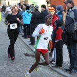 Na trasie zwycięzca biegu głównego Kenijczyk Joel Main Mwangi / Kamil Król / Radio Kielce