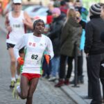 Na trasie zwycięzca biegu głównego Kenijczyk Joel Main Mwangi / Kamil Król / Radio Kielce