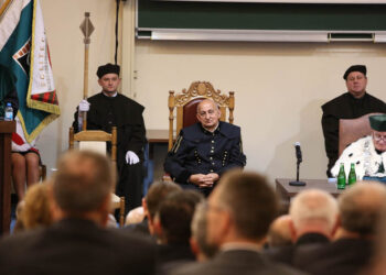 Uroczyste nadanie tytułu doktora honoris causa Politechniki Świętokrzyskiej prof. dr hab. inż. Antoniemu J. Tajdusiowi, dr h.c. / Wojciech Habdas / Radio Kielce