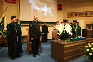 Uroczyste nadanie tytułu doktora honoris causa Politechniki Świętokrzyskiej prof. dr hab. inż. Antoniemu J. Tajdusiowi, dr h.c. / Wojciech Habdas / Radio Kielce