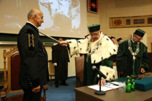 Uroczyste nadanie tytułu doktora honoris causa Politechniki Świętokrzyskiej prof. dr hab. inż. Antoniemu J. Tajdusiowi, dr h.c. / Wojciech Habdas / Radio Kielce