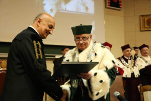 Uroczyste nadanie tytułu doktora honoris causa Politechniki Świętokrzyskiej prof. dr hab. inż. Antoniemu J. Tajdusiowi, dr h.c. / Wojciech Habdas / Radio Kielce