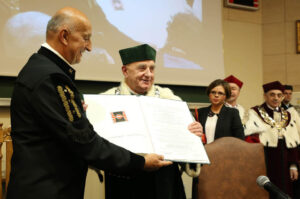 Uroczyste nadanie tytułu doktora honoris causa Politechniki Świętokrzyskiej prof. dr hab. inż. Antoniemu J. Tajdusiowi, dr h.c. / Wojciech Habdas / Radio Kielce