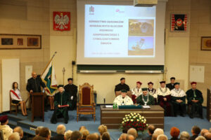 Uroczyste nadanie tytułu doktora honoris causa Politechniki Świętokrzyskiej prof. dr hab. inż. Antoniemu J. Tajdusiowi, dr h.c. / Wojciech Habdas / Radio Kielce