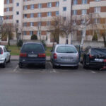 12 zniszczonych pojazdów to skutek nocnego rajdu pijanego kierowcy w Staszowie. / mat. Policji