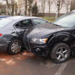 12 zniszczonych pojazdów to skutek nocnego rajdu pijanego kierowcy w Staszowie. / mat. Policji