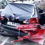 12 zniszczonych pojazdów to skutek nocnego rajdu pijanego kierowcy w Staszowie. / mat. Policji