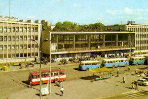 Plac Niepodległości, przełom lat 1970-1980