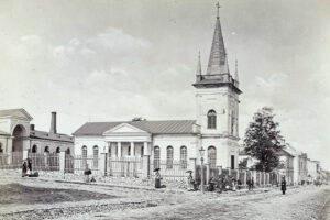 Ulica Sienkiewicza - kościół ewangelicko-augsburski Świętej Trójcy, 1885 rok / fotopolska.eu