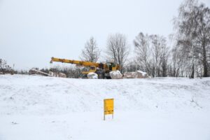 Kamienne bloki na Skwerze Pamięci Ofiar Katyńskich. / Piotr Michalski / Radio Kielce