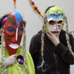 Warsztaty zdobienia masek afrykańskich / Piotr Michalski / Radio Kielce