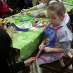 Warsztaty zdobienia masek afrykańskich / Piotr Michalski / Radio Kielce