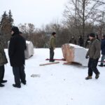 Kamienne bloki na Skwerze Pamięci Ofiar Katyńskich. / Piotr Michalski / Radio Kielce