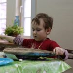 Warsztaty zdobienia masek afrykańskich / Piotr Michalski / Radio Kielce