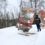 Kamienne bloki na Skwerze Pamięci Ofiar Katyńskich. / Piotr Michalski / Radio Kielce