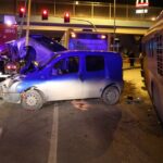 Autobus MPK staranował kilka samochodów w centrum Kielc. / Piotr Michalski / Radio Kielce