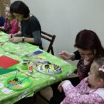 Warsztaty zdobienia masek afrykańskich / Piotr Michalski / Radio Kielce