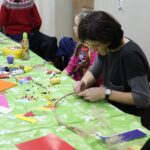 Warsztaty zdobienia masek afrykańskich / Piotr Michalski / Radio Kielce