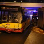 Autobus MPK staranował kilka samochodów w centrum Kielc. / Piotr Michalski / Radio Kielce