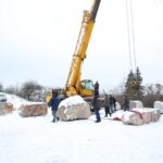 Kamienne bloki na Skwerze Pamięci Ofiar Katyńskich. / Piotr Michalski / Radio Kielce