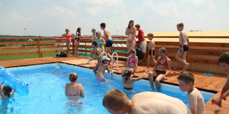 Lato w mieście - baseny letnie w Nowinach / Piotr Michalski / Radio Kielce