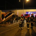 Autobus MPK staranował kilka samochodów w centrum Kielc. / Piotr Michalski / Radio Kielce