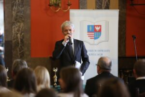 Siedmiu Wspaniałych 2013 - galę prowadził Świętokrzyski Wicekurator Oświaty Grzegorz Bień / Stanisław Blinstrub / Radio Kielce
