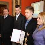 Siedmiu Wspaniałych 2013 - Kacper Kwiecień wraz z rodzicami i nayczycielami / Stanisław Blinstrub / Radio Kielce