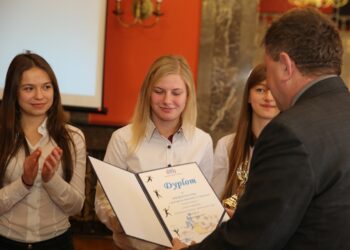 Siedmiu Wspaniałych 2013 - Młode Piłkarki Ręcznych z Daleszyc / Stanisław Blinstrub / Radio Kielce