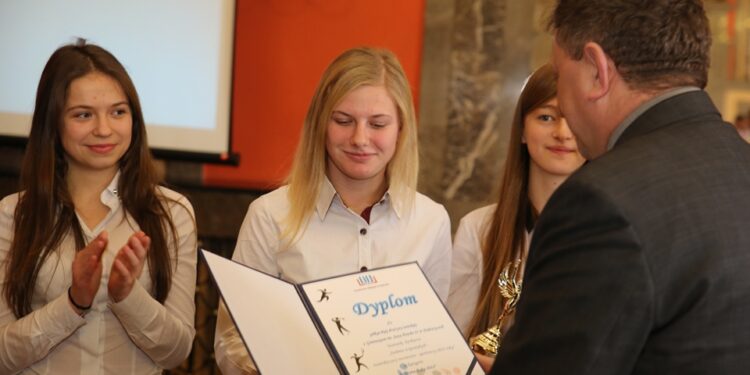 Siedmiu Wspaniałych 2013 - Młode Piłkarki Ręcznych z Daleszyc / Stanisław Blinstrub / Radio Kielce