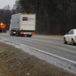 Ślisko na drogach, piaskarka / Paweł Klepka / Radio Kielce