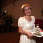 12.1.2014 Pacanów. WOŚP. Bajkowa Orkiestra Europejskie Centrum Bajki. Przedmioty na licytację. / Wojciech Habdas / Radio Kielce