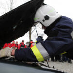 12.1.2014 Pacanów. WOŚP. Bajkowa Orkiestra Europejskie Centrum Bajki.  Pokazy Straży Pożarnej, Policji, Ratownictwa Medycznego / Wojciech Habdas / Radio Kielce