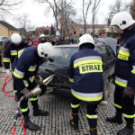 12.1.2014 Pacanów. WOŚP. Bajkowa Orkiestra Europejskie Centrum Bajki.  Pokazy Straży Pożarnej, Policji, Ratownictwa Medycznego / Wojciech Habdas / Radio Kielce