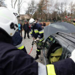 12.1.2014 Pacanów. WOŚP. Bajkowa Orkiestra Europejskie Centrum Bajki.  Pokazy Straży Pożarnej, Policji, Ratownictwa Medycznego / Wojciech Habdas / Radio Kielce