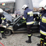 12.1.2014 Pacanów. WOŚP. Bajkowa Orkiestra Europejskie Centrum Bajki.  Pokazy Straży Pożarnej, Policji, Ratownictwa Medycznego / Wojciech Habdas / Radio Kielce
