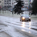 Gołoledź, samochód / Wojciech Habdas / Radio Kielce