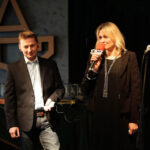 W DŚT odbył się finał akcji Choinka pod choinkę 2013. Joanna Gergont-Woś, redaktor naczelna Radia Kielce i dziennikarz Paweł Solarz. / Wojciech Habdas / Radio Kielce