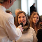 W DŚT odbył się finał akcji Choinka pod choinkę 2013. Mama Natalii Ziółkowskiej, stypendystka w tle. / Wojciech Habdas / Radio Kielce