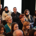 W DŚT odbył się finał akcji Choinka pod choinkę 2013. Dziennikarze Radia Kielce, opiekunowie stypendystów. / Wojciech Habdas / Radio Kielce