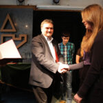 W DŚT odbył się finał akcji Choinka pod choinkę 2013. Młodzież odebrała stypendia z rąk Jarosława Kusto, prezesa Radia Kielce, i Joanny Gergont-Woś, redaktor naczelnej. / Wojciech Habdas / Radio Kielce