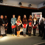 W DŚT odbył się finał akcji Choinka pod choinkę 2013. Stypendyści, Jarosław Kusto, prezes Radia Kielce, Joanna Gergont-Woś, redaktor naczelna rozgłośni, Jolanta Mindewicz i Agnieszka Migoń ze Stowarzyszenia Świętokrzyski Fundusz Lokalny. / Wojciech Habdas / Radio Kielce