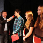 W DŚT odbył się finał akcji Choinka pod choinkę 2013. Paweł Solarz rozmawia z Hubertem Długoszem, stypendystą. / Wojciech Habdas / Radio Kielce